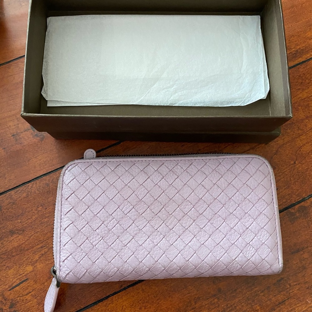 Authentic Bottega veneta lavender zip wallet